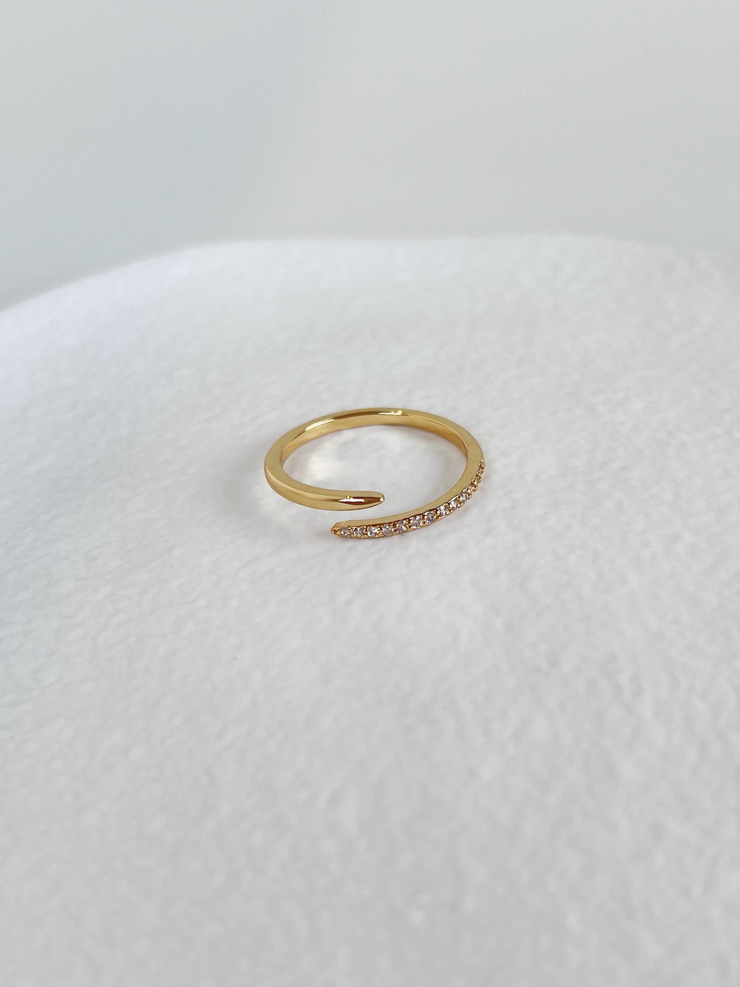 High shine 18k gold pvd bypass ring with a solid brass core foundation