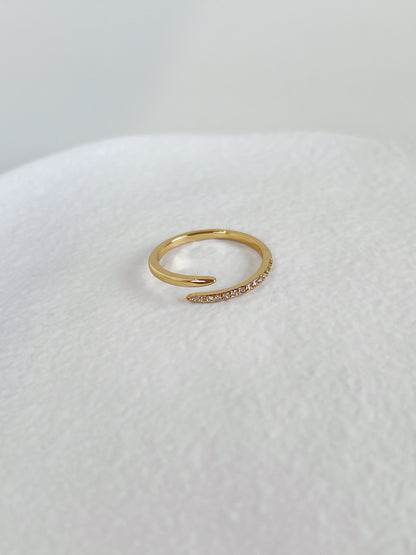 High shine 18k gold pvd bypass ring with a solid brass core foundation