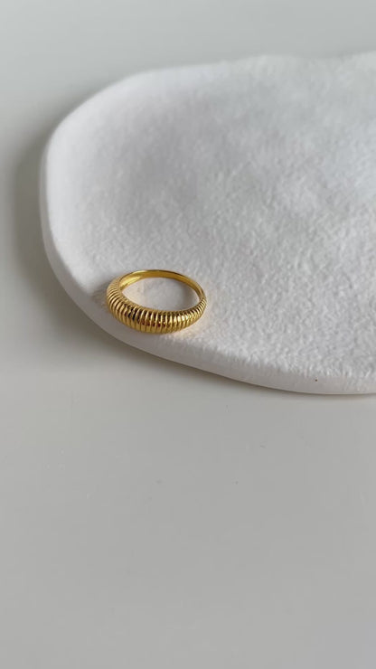 Vesper Ribbed Dome Ring