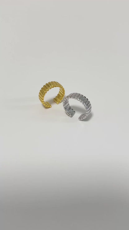 Kate Ribbed Ear Cuff