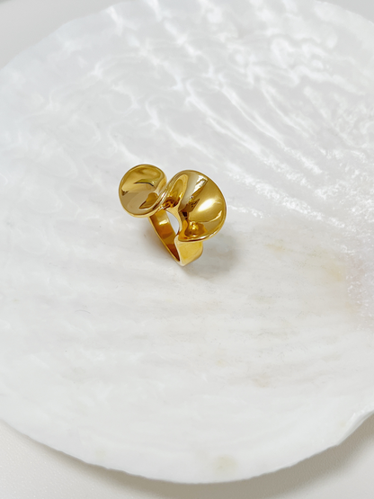 Puglia Modern Wave Ring in 18k Gold PVD solid stainless steel