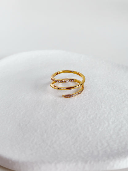 Solid 18k gold wrap ring showing the resilient mirror-shine finish