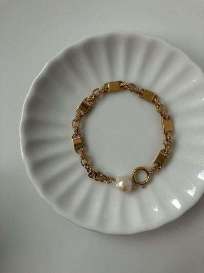 The Diana gold statement link bracelet arranged neatly on a luxury ceramic tray, emphasizing its smooth anti-snag finish.