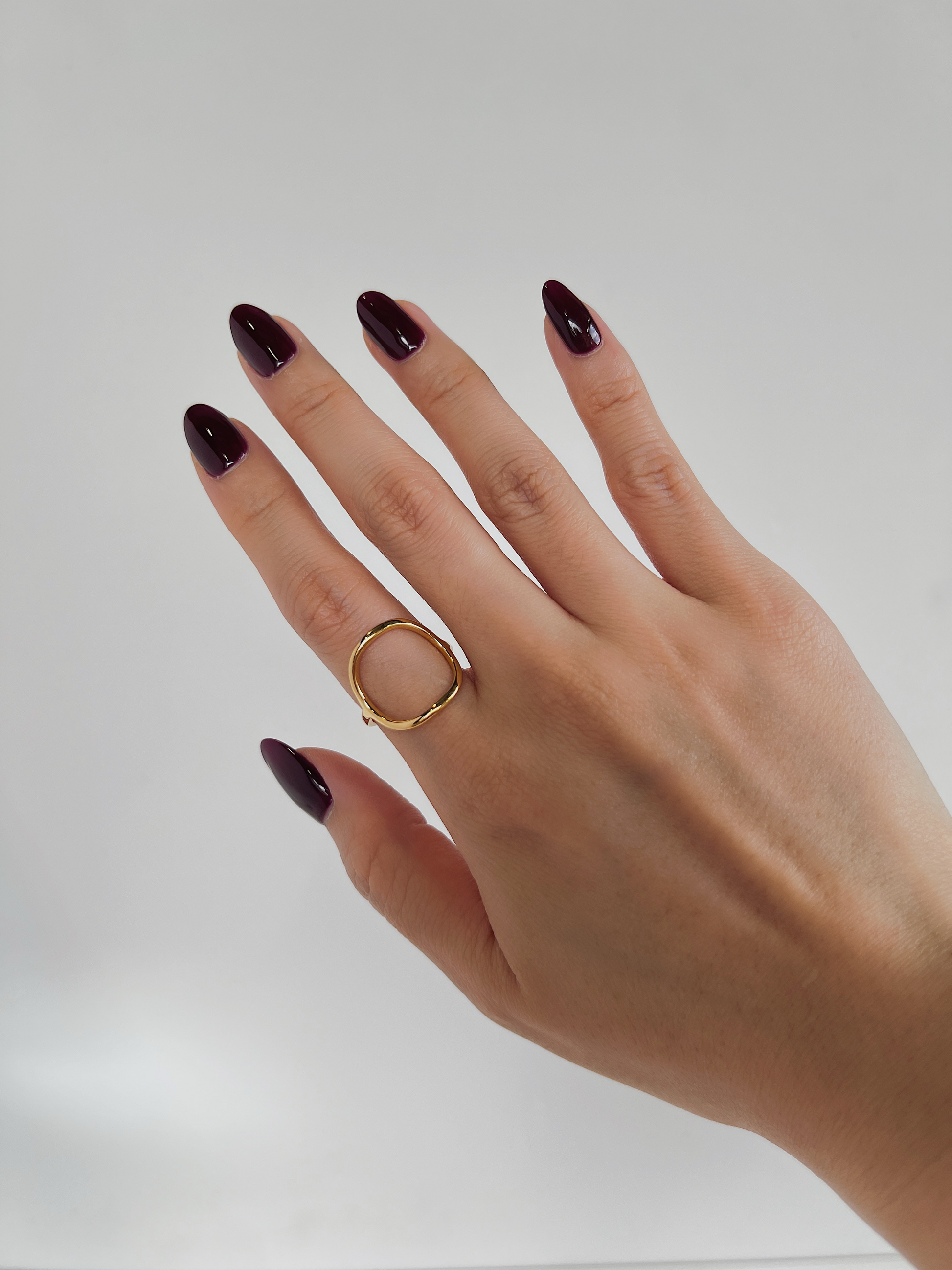 Dainty gold jewellery trends 2026 styled on model's manicured hand