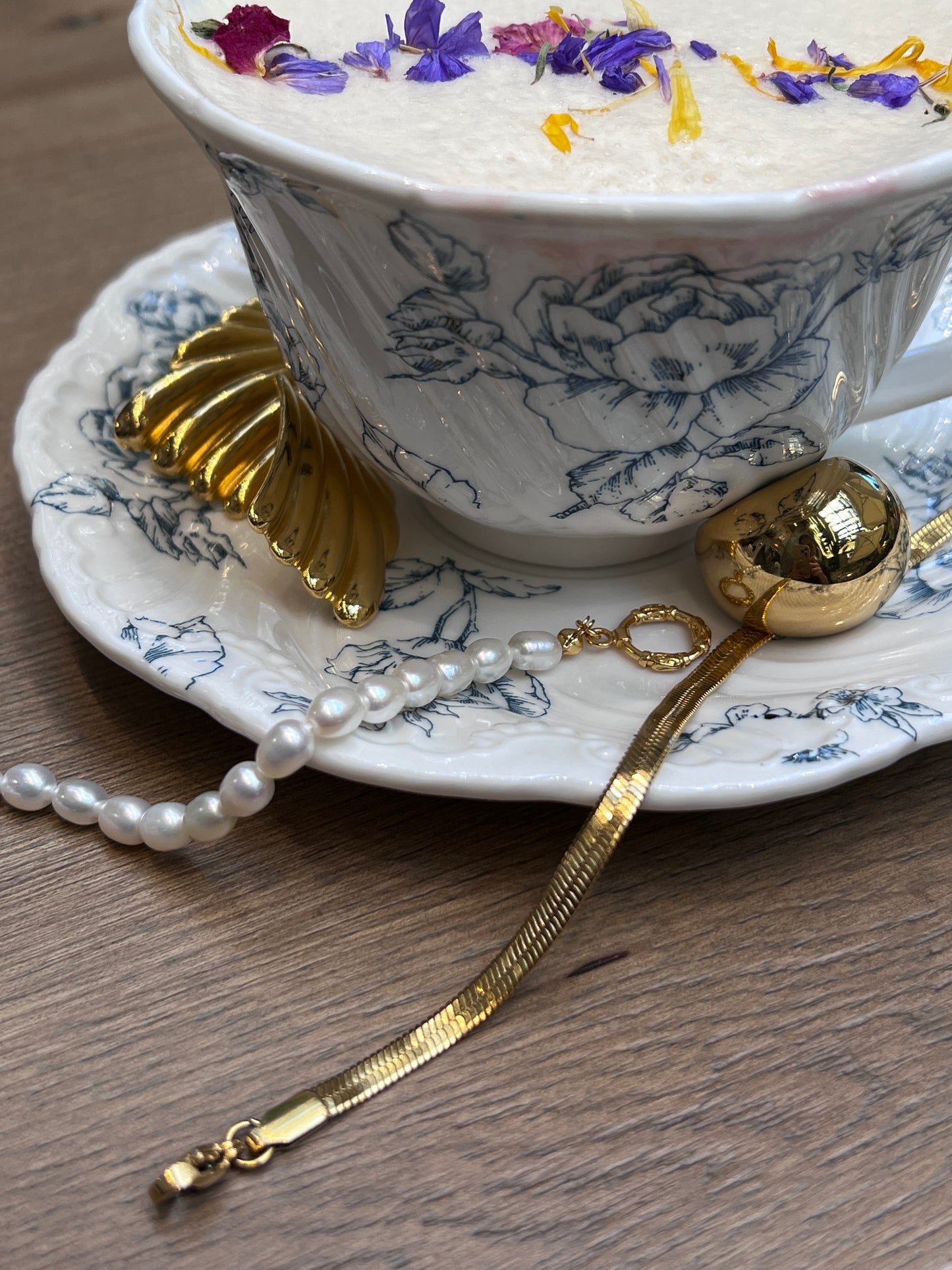 Chunky gold jewellery for women highlighting the high-polish mirror finish