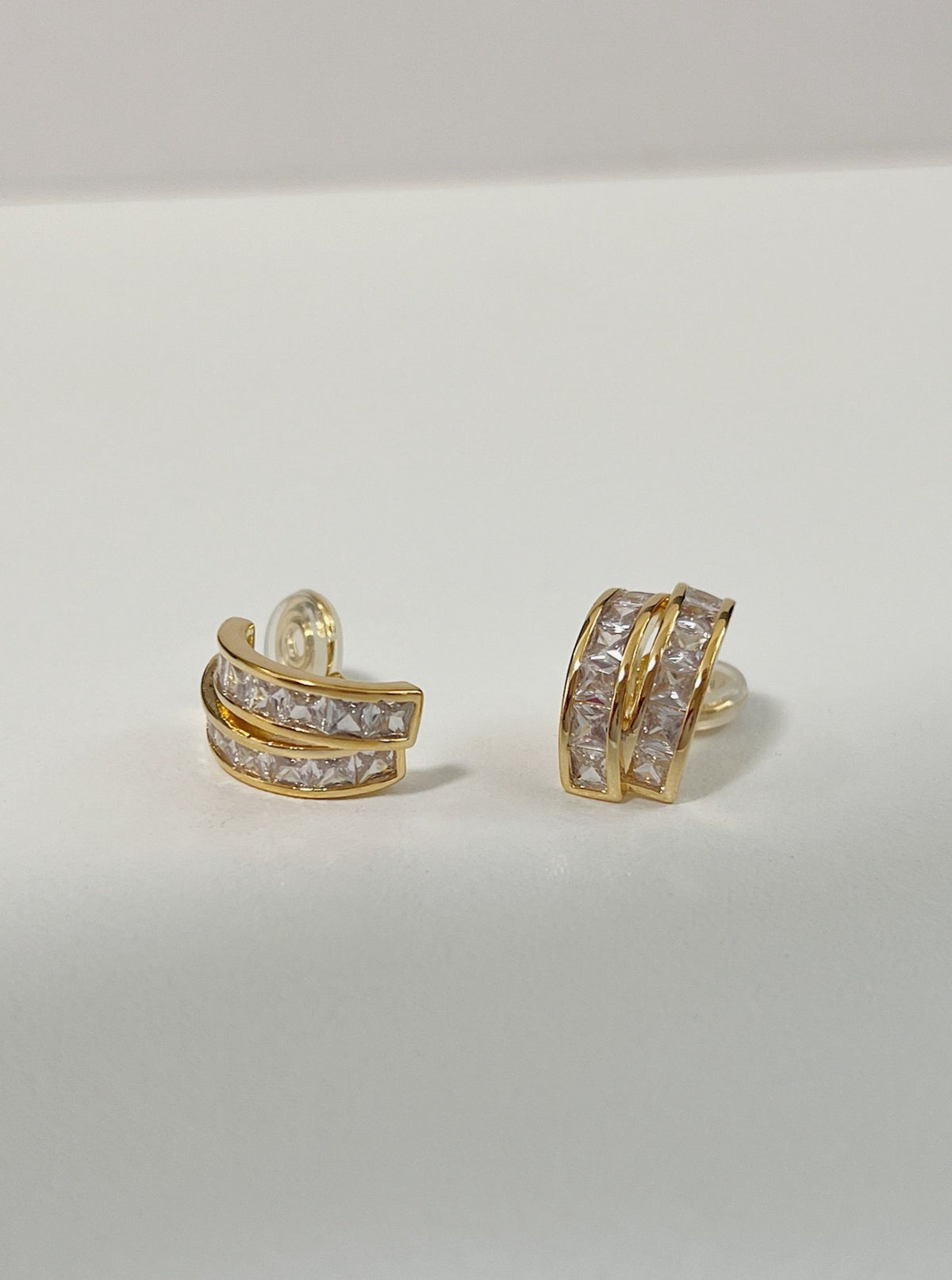 Curved 15mm C-silhouette profile of Tiana princess cut gold clip-on earring