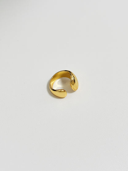 Side profile of Tobi organic flow ear cuff.