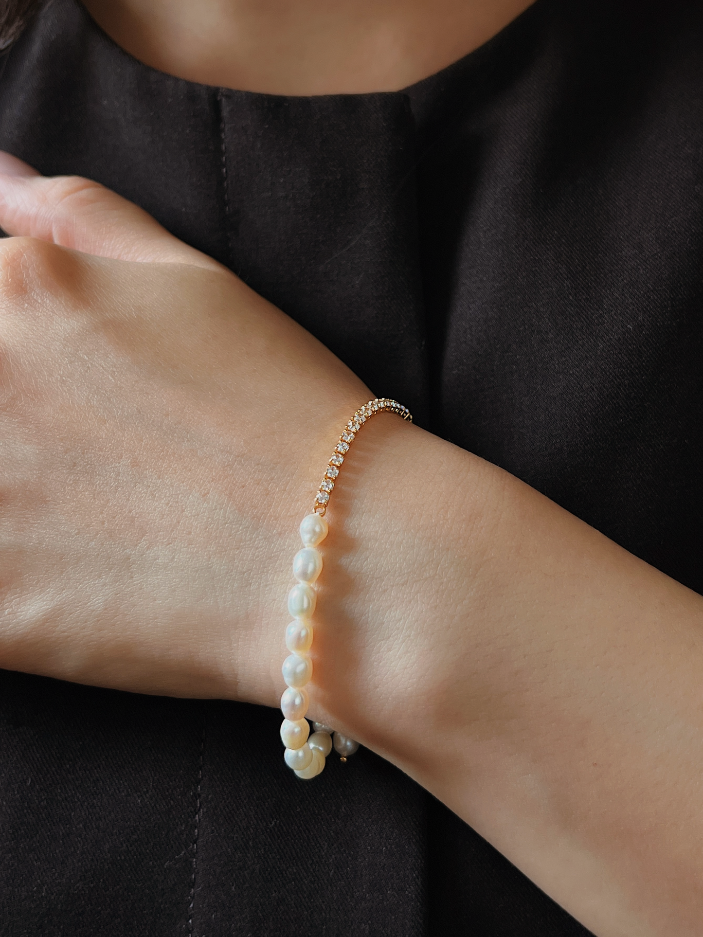 On-model presentation of the Vera half-and-half bracelet, highlighting how the 18K gold PVD finish rests comfortably against the skin for a luxury aesthetic.