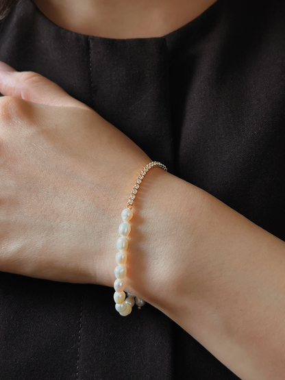 On-model presentation of the Vera half-and-half bracelet, highlighting how the 18K gold PVD finish rests comfortably against the skin for a luxury aesthetic.