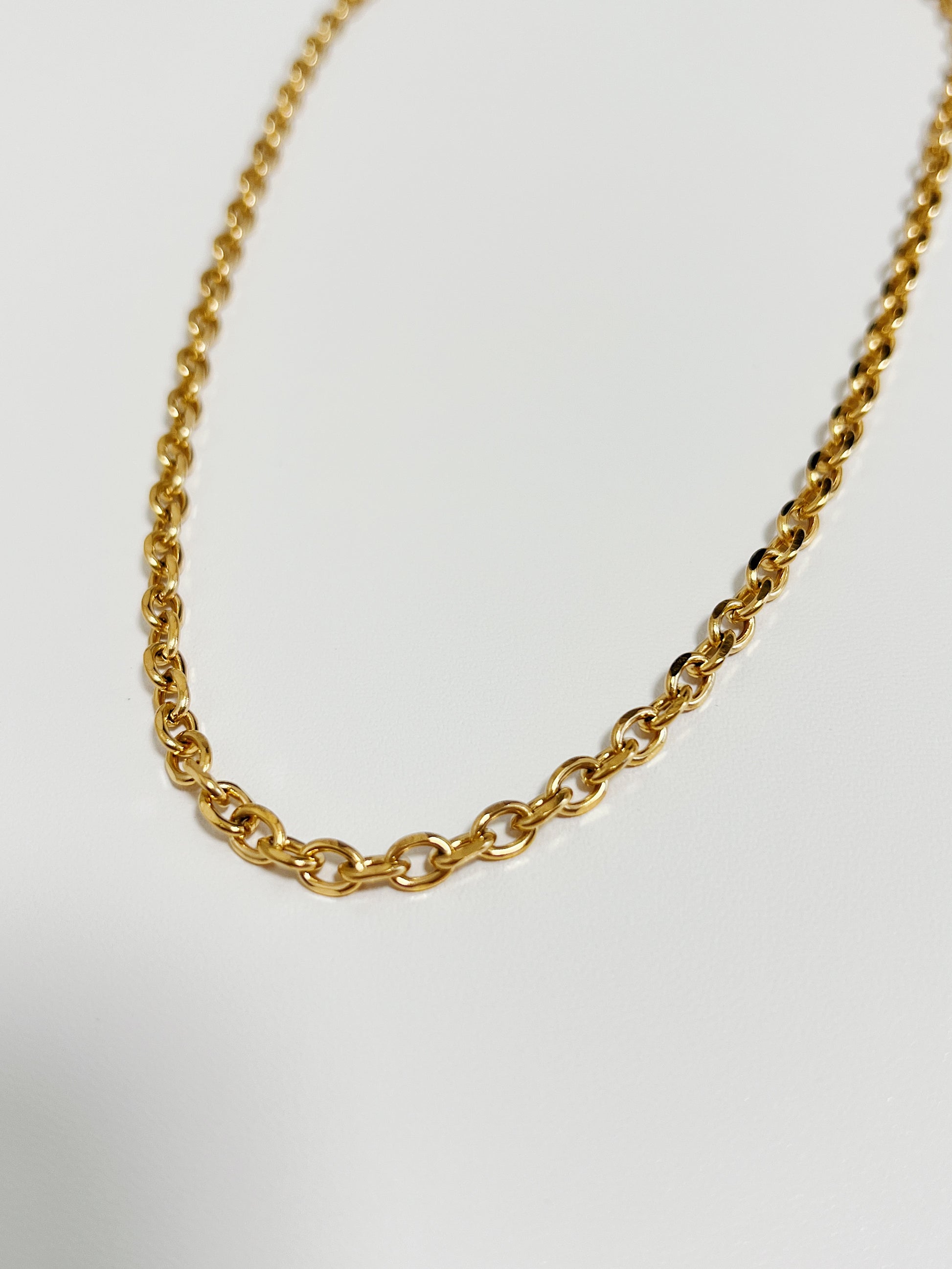 Close up shot of the warm gold finish on an 18k gold pvd stainless steel cable link necklace