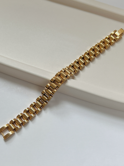 The Spencer 18K gold watch band chain bracelet showcasing liquid gold mirror luster.