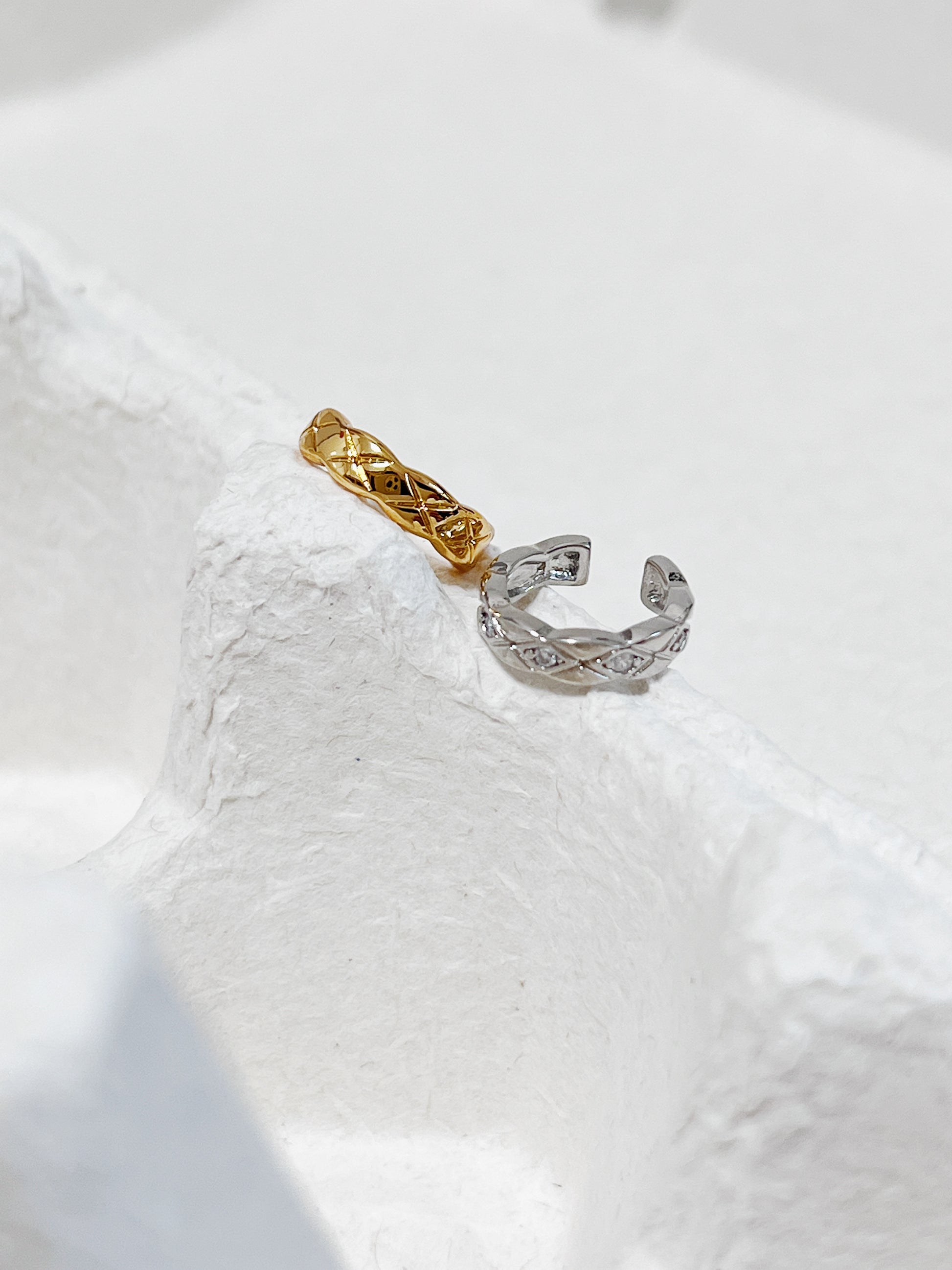 Side profile of the adjustable opening on the silver quilted ear cuff.