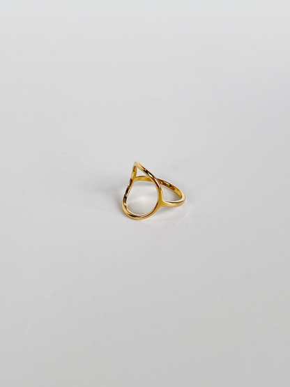 Dainty gold rings for women highlighting the non-adjustable fixed profile