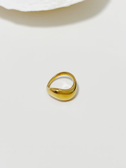 Chunky gold rings for women highlighting the continuous undulating finish