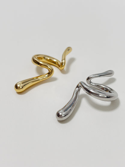 Side-by-side comparison of gold and silver Parker cuffs showcasing the high-mirror finish.