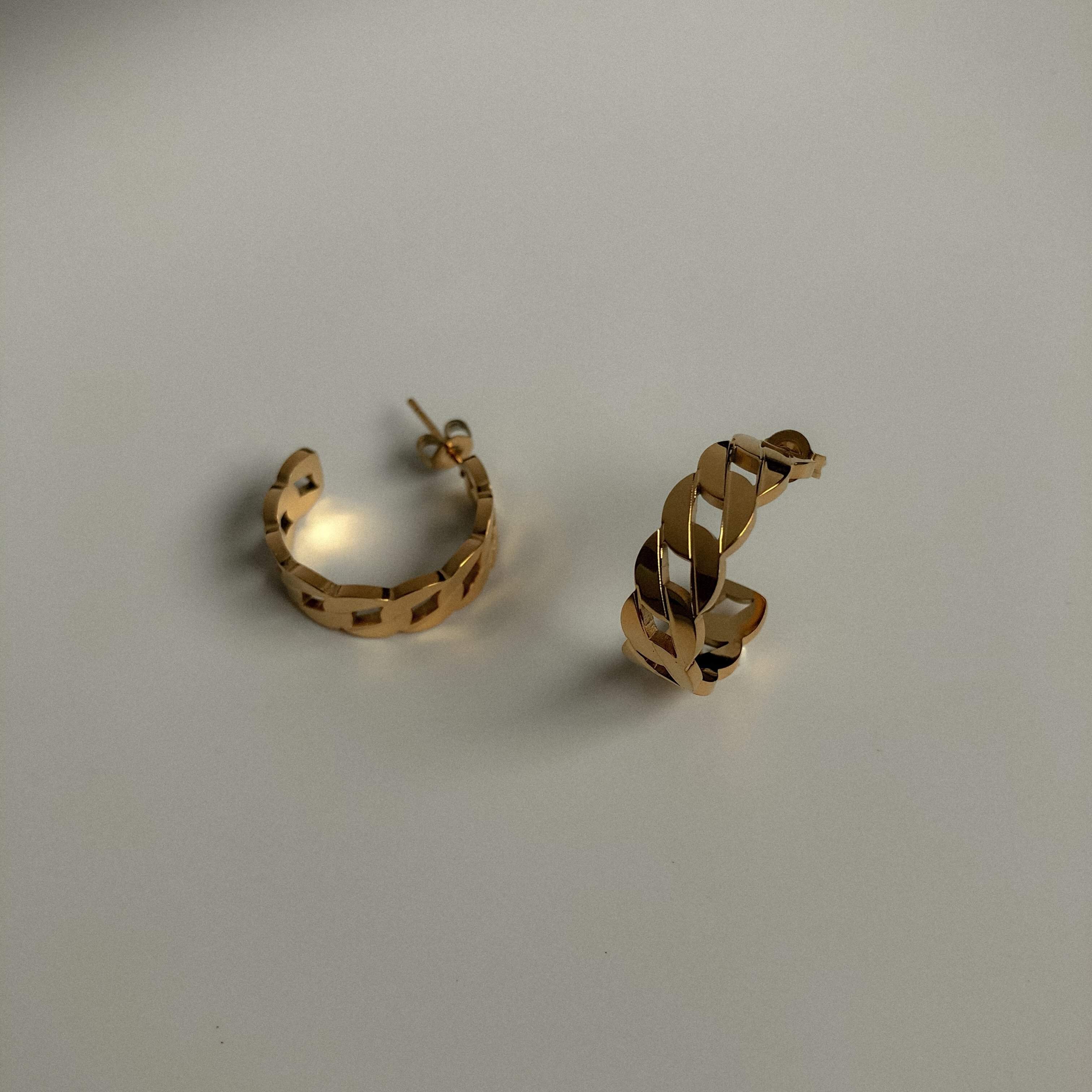 Small Curb Chain Earrings