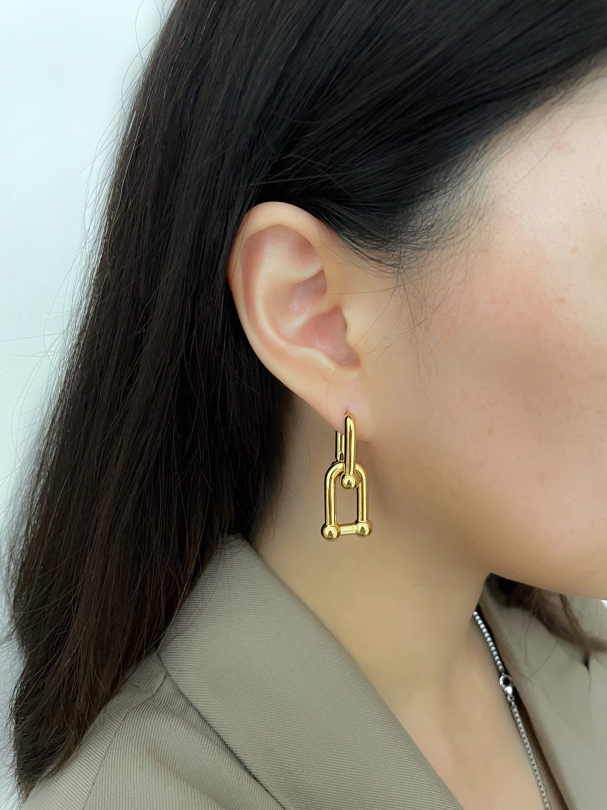 Clara Link Earrings-Aurous Atelier-18k gold earrings,18k gold jewelry,abstract earrings,brass jewelry,chain earrings,chunky earrings,chunky link earrings,dainty jewelry,delicate jewelry,drop link earrings,gold earrings,gold plated jewelry,interlocking link earrings,jewelry addicted,jewelry addiction,jewelry lovers,jewelry obsessed,link earrings,minimalist earrings,stacking earrings,stainless steel jewelry,u shape link earrings