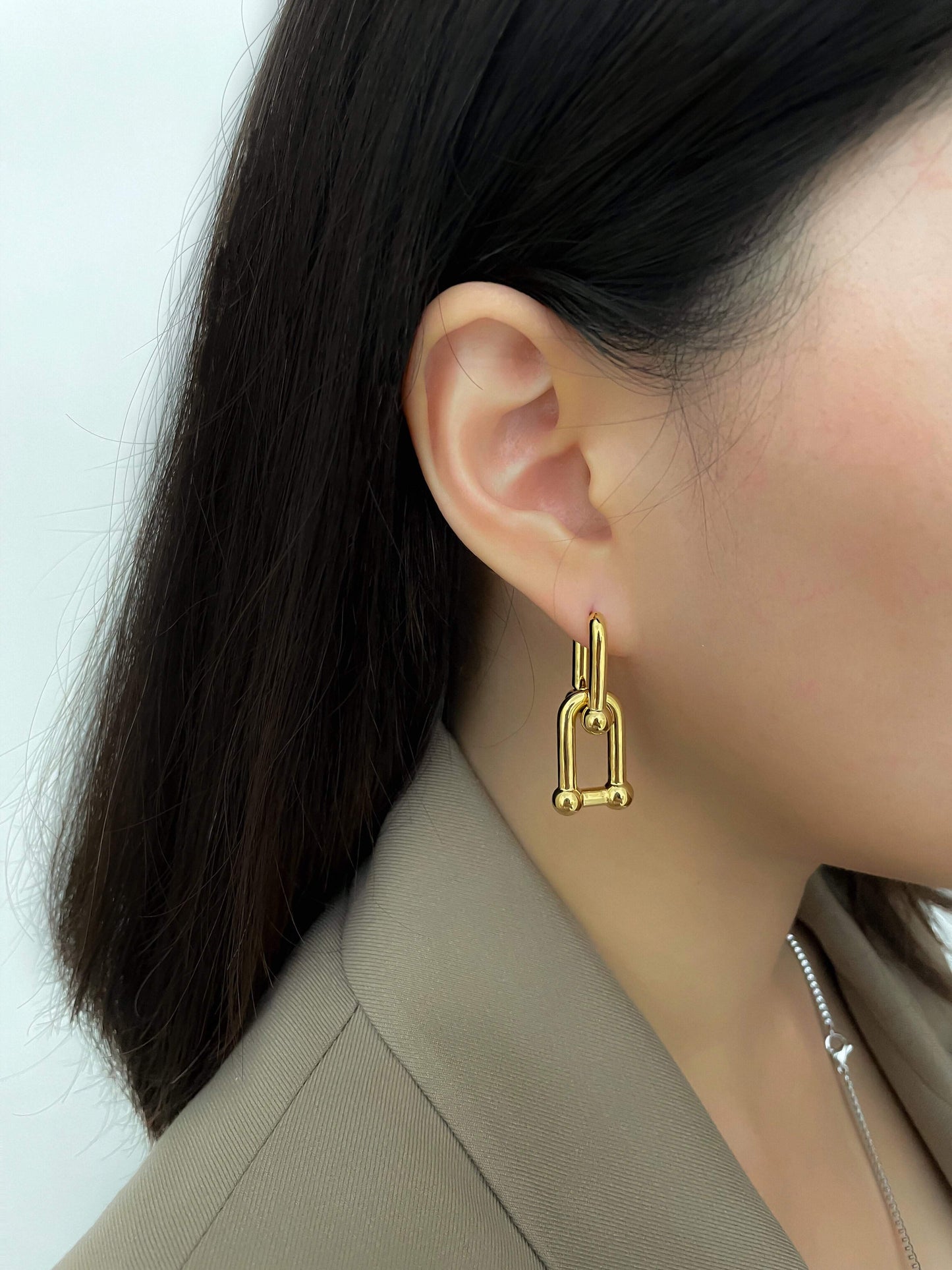 Clara Link Earrings-Aurous Atelier-18k gold earrings,18k gold jewelry,abstract earrings,brass jewelry,chain earrings,chunky earrings,chunky link earrings,dainty jewelry,delicate jewelry,drop link earrings,gold earrings,gold plated jewelry,interlocking link earrings,jewelry addicted,jewelry addiction,jewelry lovers,jewelry obsessed,link earrings,minimalist earrings,stacking earrings,stainless steel jewelry,u shape link earrings