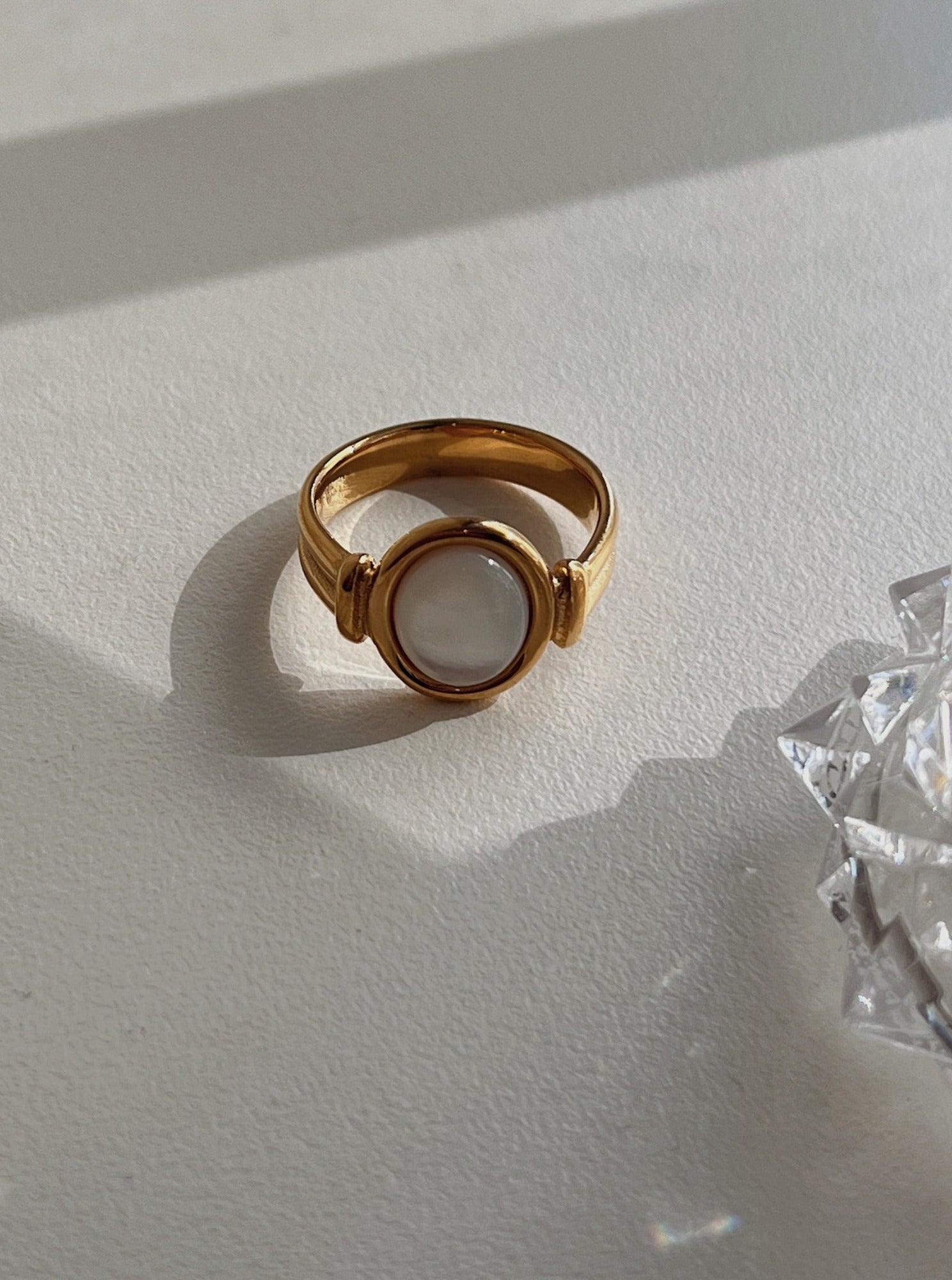 Beatrice Oval Mother of Pearl Ring 18k gold PVD ocean-ready - Aurous Atelier