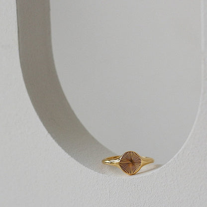 Summer sun signet ring in 18k gold pvd surgical steel