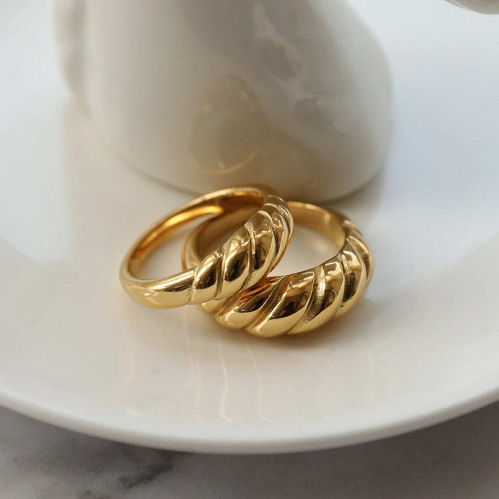 Valencia gold croissant dome ring in 18k gold pvd stainless steel