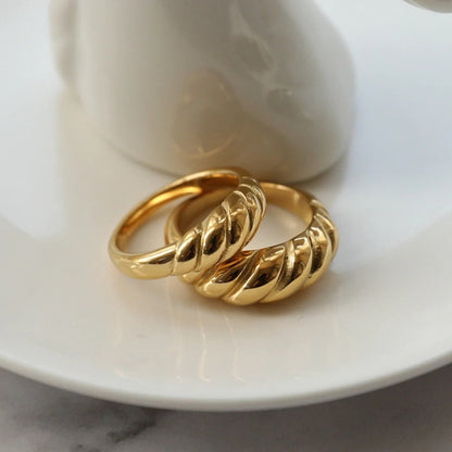 Valencia gold croissant dome ring in 18k gold pvd stainless steel