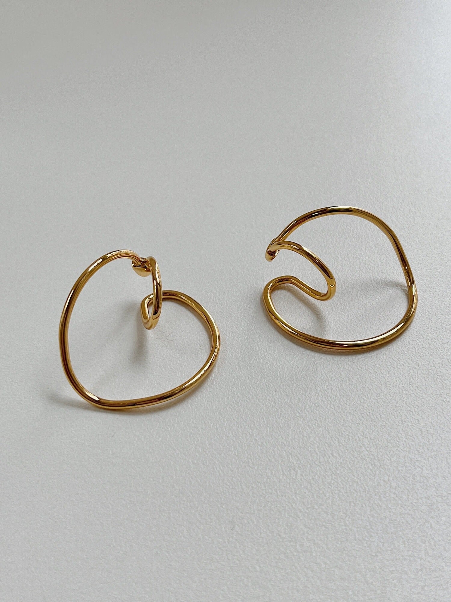 Side-view of the Kendra Cuff highlighting the biomorphic curve.