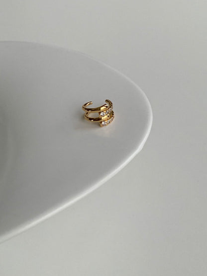 [Aurous Atelier] Mandy thick gold pave ear cuff with brilliant handset stones.