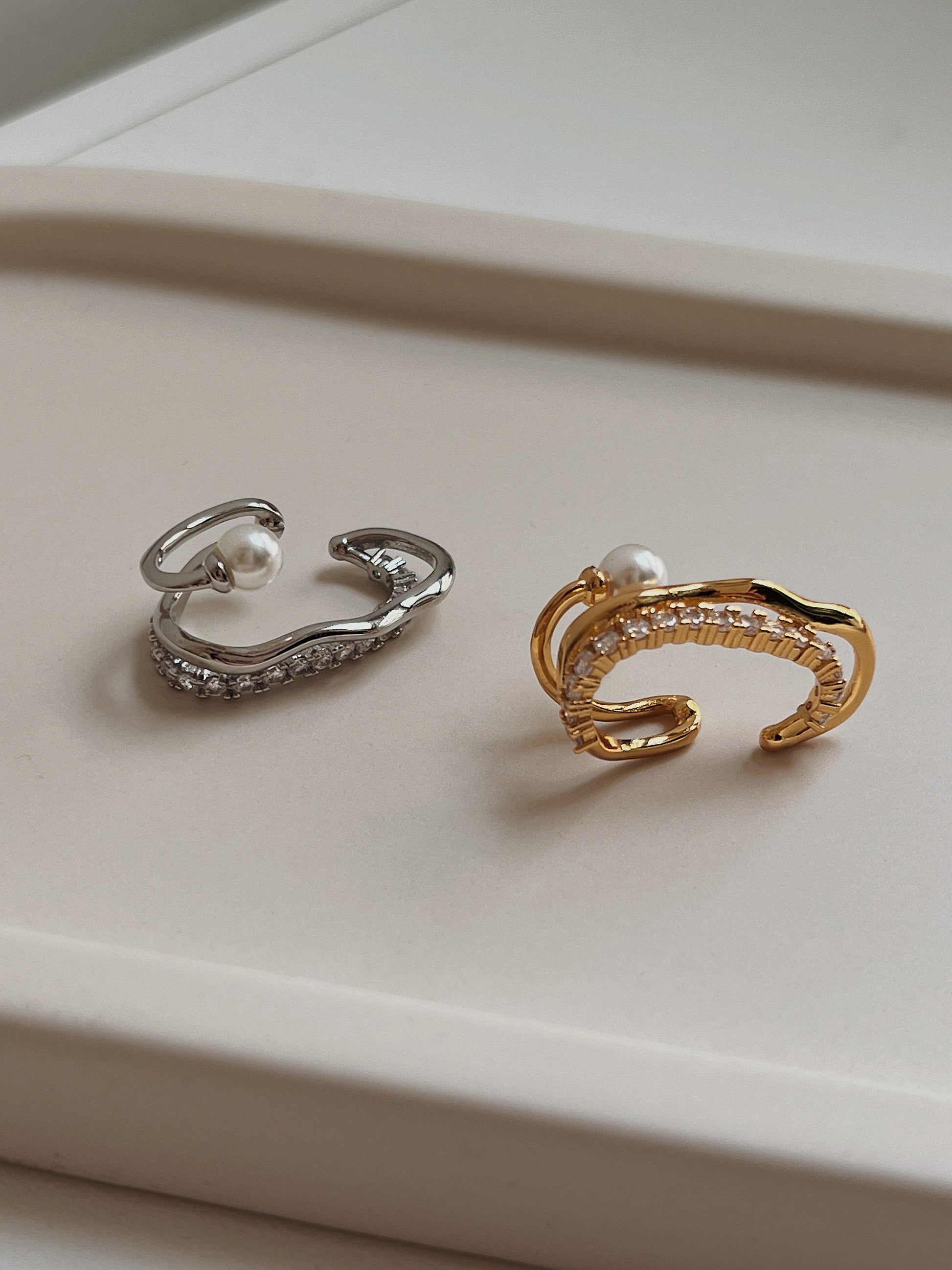 Side profile of Cassidy organic ear cuff design.