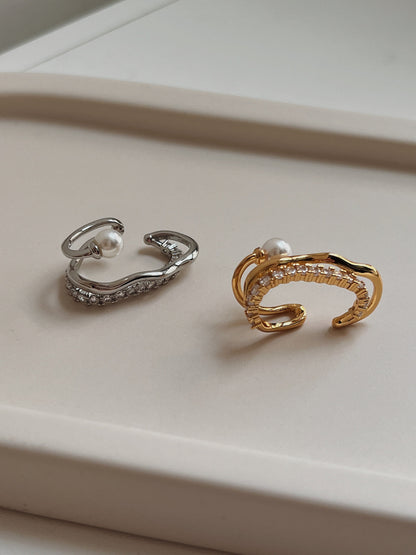 Side profile of Cassidy organic ear cuff design.