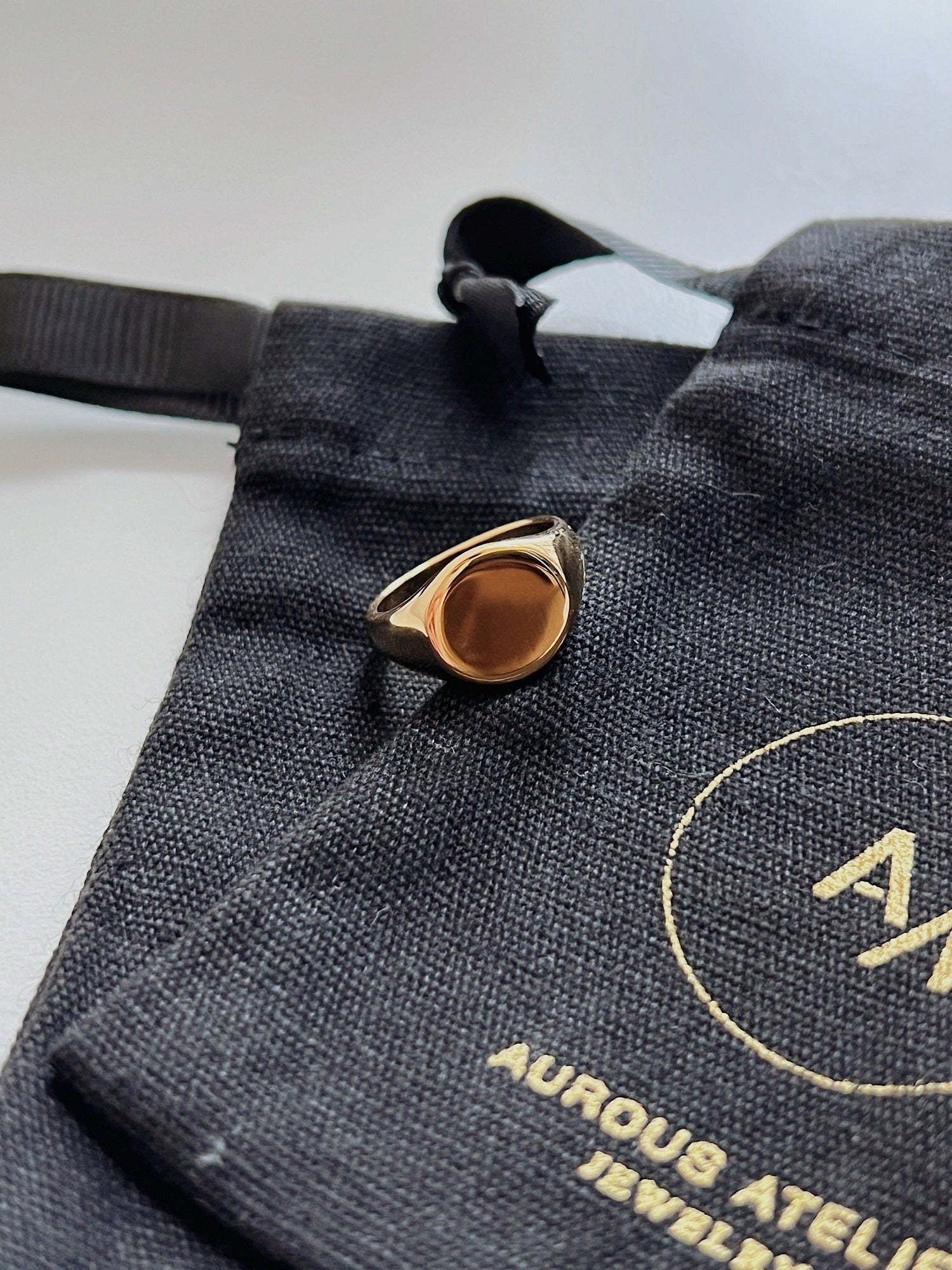 Non greening waterproof gold pinky signet ring for sensitive skin US