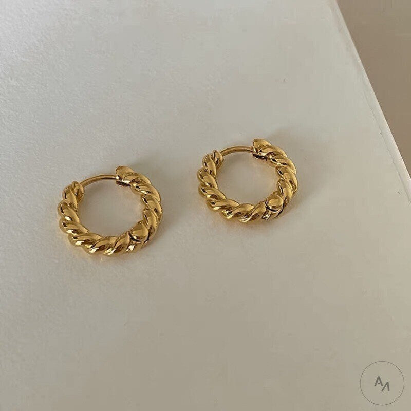 Gold Twisted Earrings, Vintage Twisted Hoops, Gold Twist Huggie Hoops, 18K Gold Huggie Earrings, Stackable Earrings, Mini Dainty Earrings