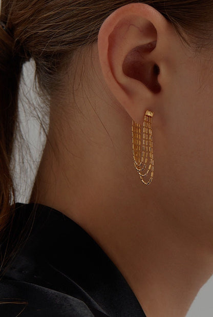 Elegant gold chain earrings for women - stylish and trendy jewelry accessory