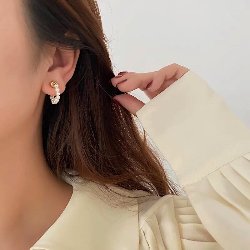 Pearl Ear Cuff, Baroque Pearl Ear Cuff, Dainty Ear Cuff, Minimalist Ear Lobe Cuff Earrings, Natural Pearl Ear Cuff, Non Pierced Earrings