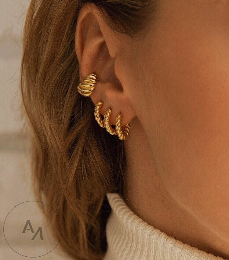 Gold Twisted Earrings, Vintage Twisted Hoops, Gold Twist Huggie Hoops, 18K Gold Huggie Earrings, Stackable Earrings, Mini Dainty Earrings