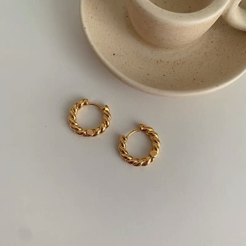 Gold Twisted Earrings, Vintage Twisted Hoops, Gold Twist Huggie Hoops, 18K Gold Huggie Earrings, Stackable Earrings, Mini Dainty Earrings