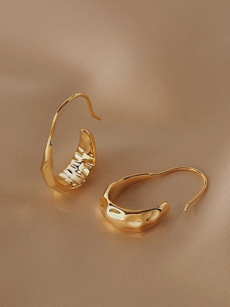 18K Gold Hammered Hoop Earrings, Minimalist Earrings, Stackable Earrings, Irregular Hoops, Gold Crescent Hoop Earrings, Tapered Hoops