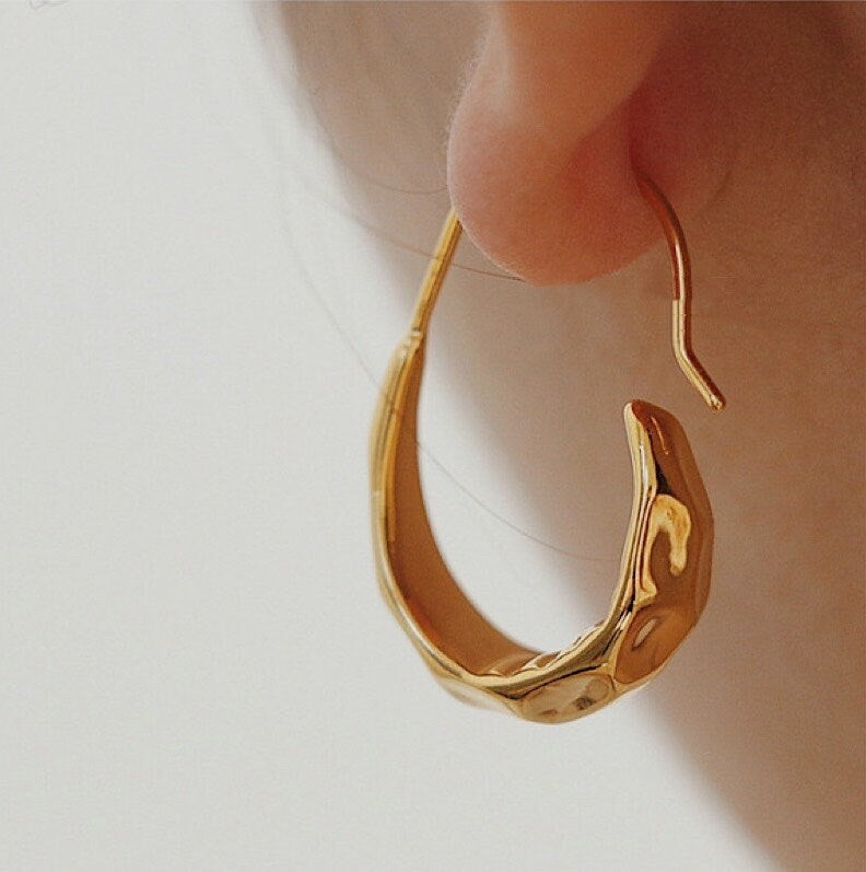 18K Gold Hammered Hoop Earrings, Minimalist Earrings, Stackable Earrings, Irregular Hoops, Gold Crescent Hoop Earrings, Tapered Hoops