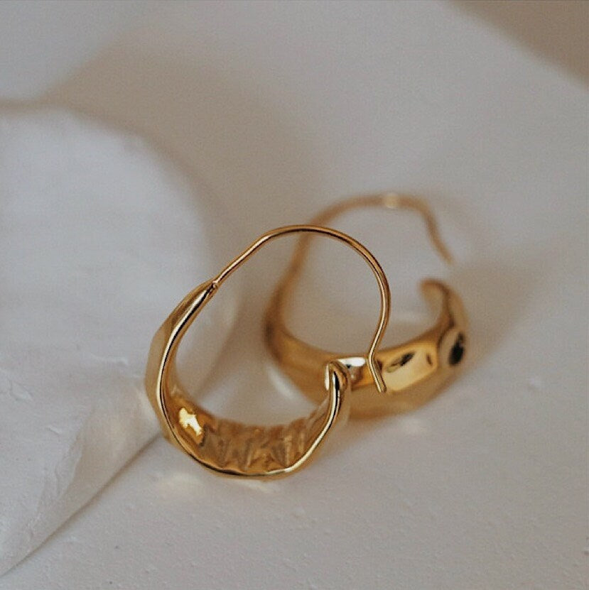 18K Gold Hammered Hoop Earrings, Minimalist Earrings, Stackable Earrings, Irregular Hoops, Gold Crescent Hoop Earrings, Tapered Hoops