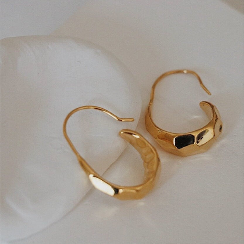 18K Gold Hammered Hoop Earrings, Minimalist Earrings, Stackable Earrings, Irregular Hoops, Gold Crescent Hoop Earrings, Tapered Hoops