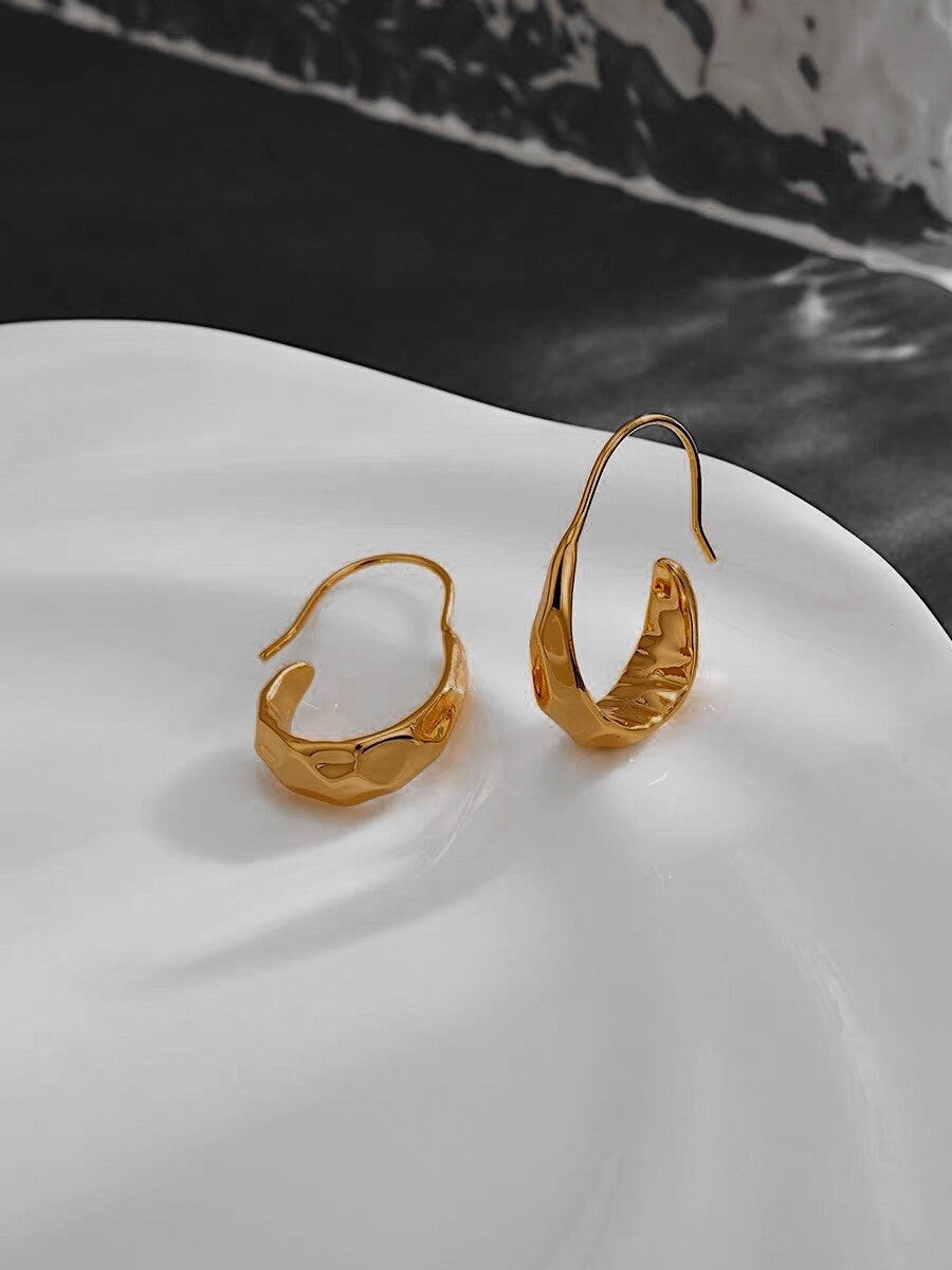 18K Gold Hammered Hoop Earrings, Minimalist Earrings, Stackable Earrings, Irregular Hoops, Gold Crescent Hoop Earrings, Tapered Hoops