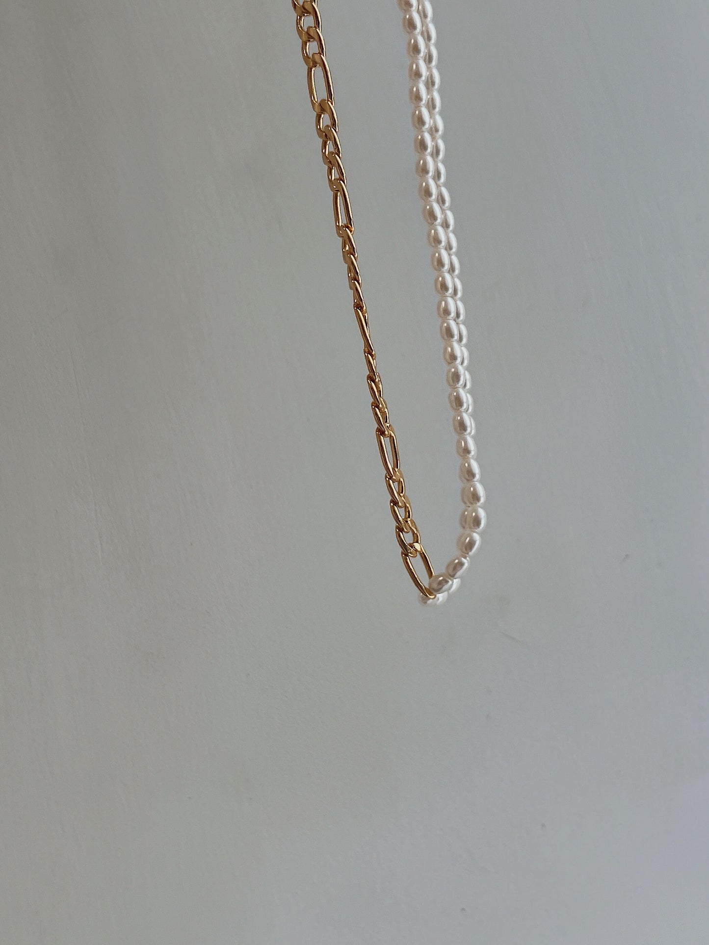 Half Pearl Half Chain Necklace, Pearl Chain Necklace, Figaro Chain Necklace, Delicate Baroque Pearl Necklace, Sophisticated Pearl Necklace