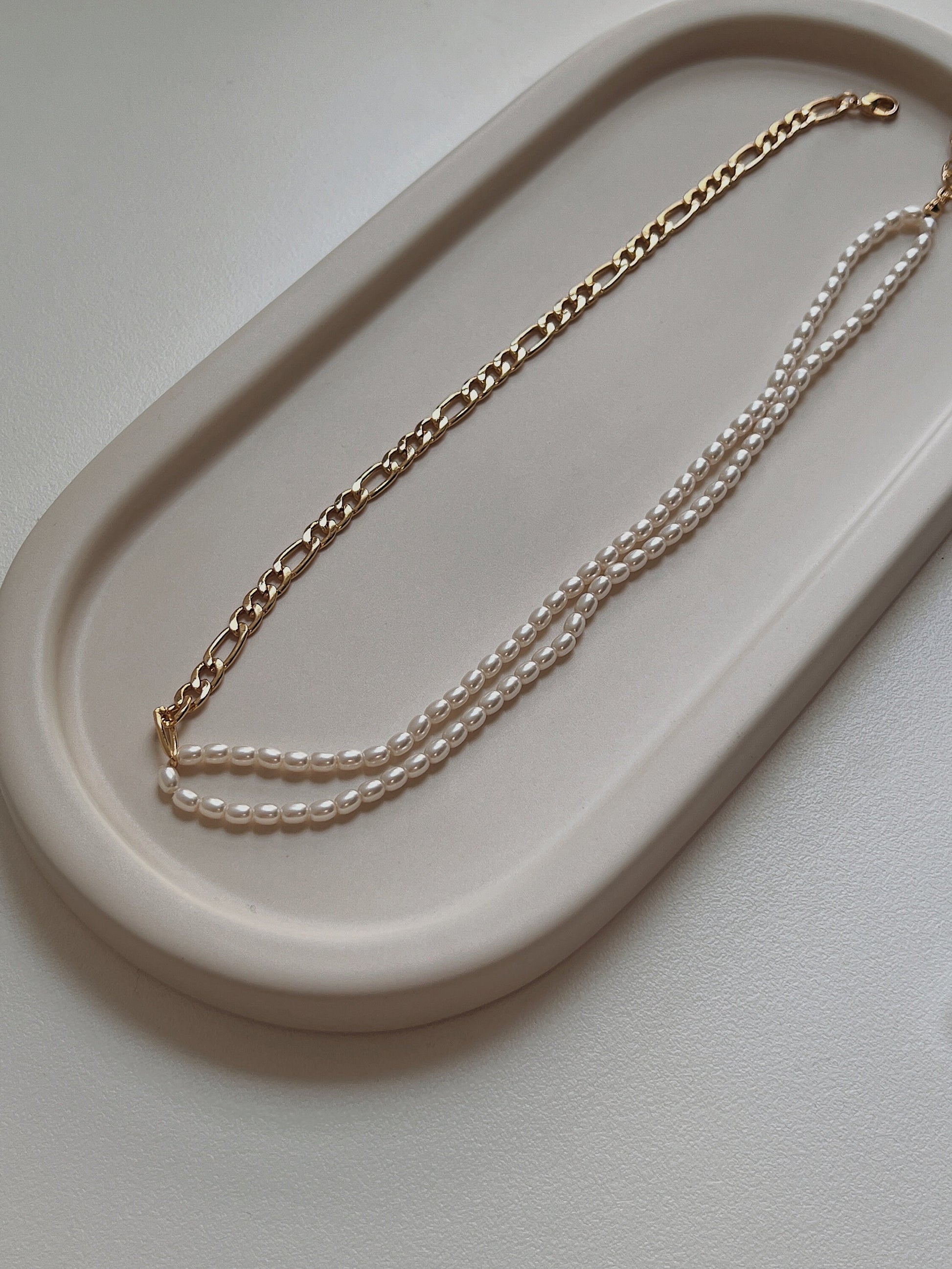 Half Pearl Half Chain Necklace, Pearl Chain Necklace, Figaro Chain Necklace, Delicate Baroque Pearl Necklace, Sophisticated Pearl Necklace