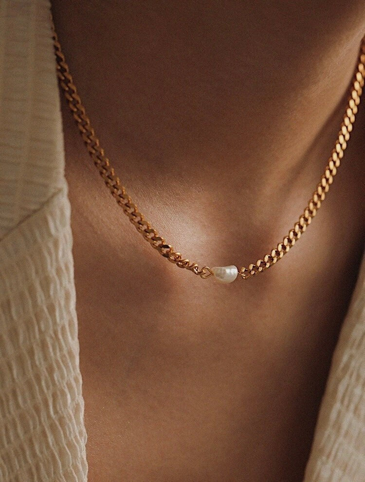 Baroque Pearl Chain Necklace, Pearl Curb Chain Necklace, Parisian Pearl Pendant Necklace, Gold Pearl Necklace, Minimalist Layering Necklace