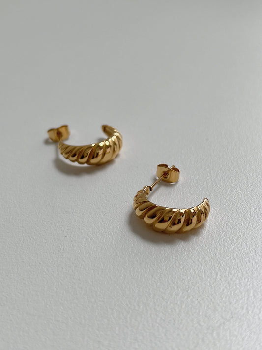 18K Gold Plated Medium Croissant Dome Stud Earrings, Statement Stud Earrings, Minimal Croissant Gold Earrings, Classic Textured Earrings