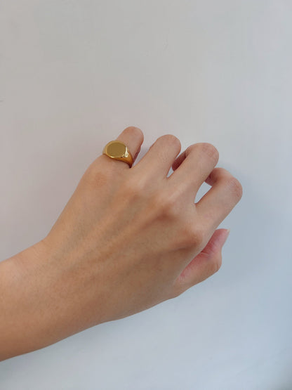 18K Gold Signet Ring, Round Signet Ring, Statement Ring, Chunky Signet Ring, Stackable Ring, Boyfriend Ring, Pinky Signet Ring, Pinky Ring