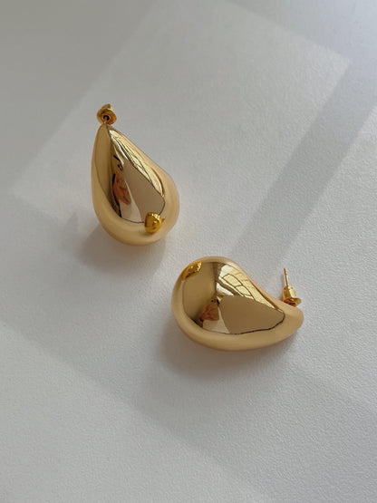 Gold Chunky Tear Drop Dome Stud Earrings, Statement Gold Earrings, Bold Pear Stud Earrings, Water Drop Dome Earrings, Minimal Oversize Studs