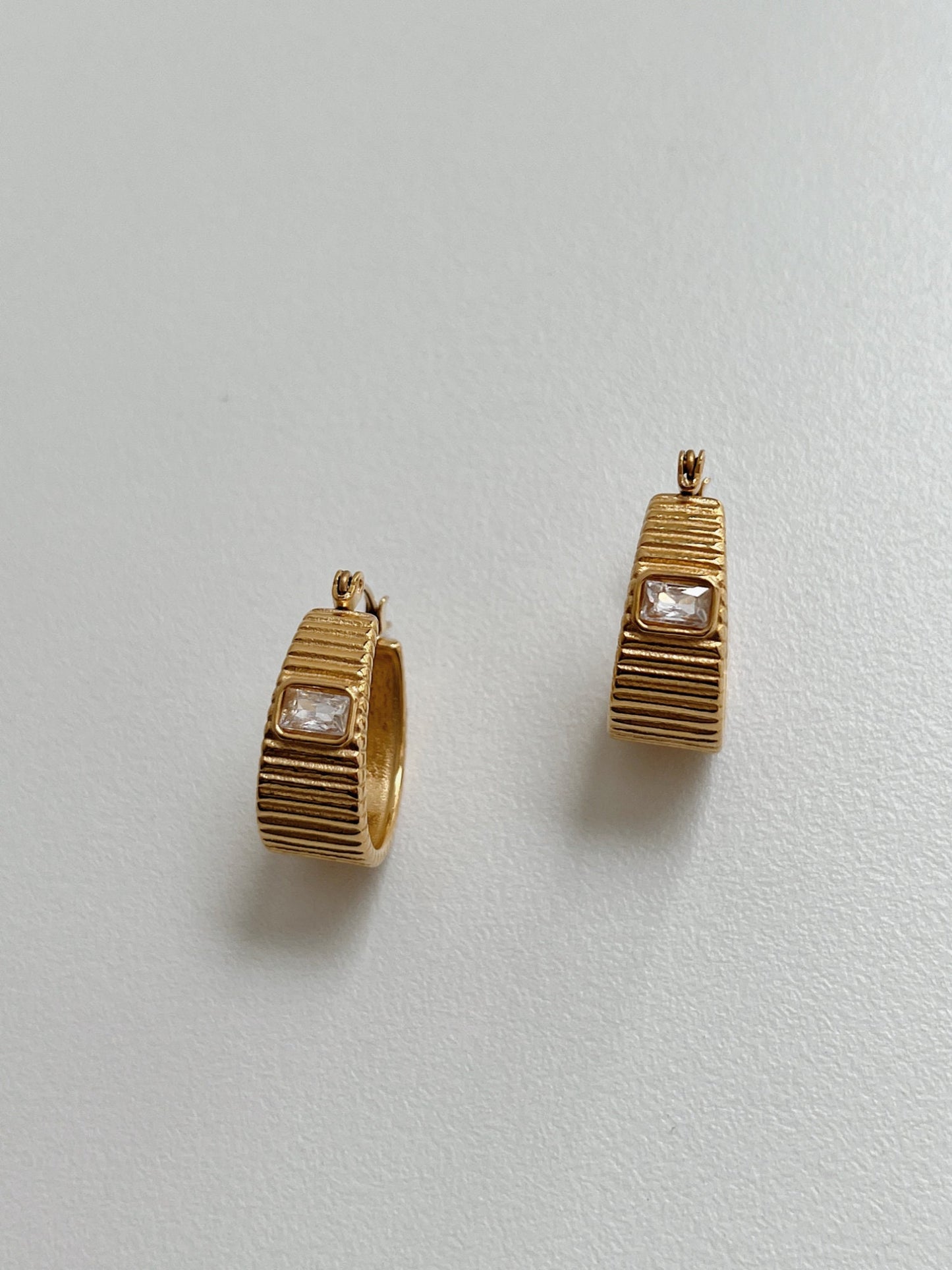 Chunky Ribbed Wide Hoop Earrings, Thick Solid Hoop Earrings, Minimal Hoop Earrings, Ear Stack, CZ Ribbed Hoops, Gold Statement Hoop Earrings
