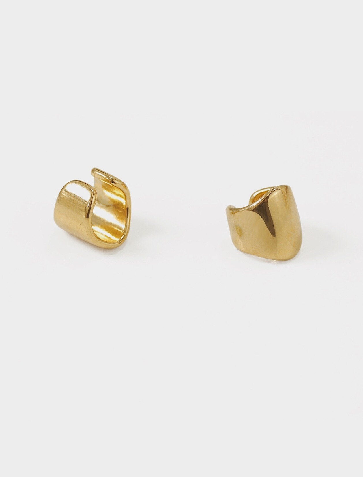 Front view of Jil cuff, radiant gold finish.