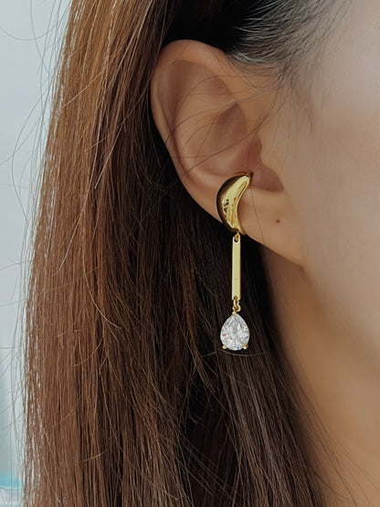 Close-up of Laura cuff on cartilage
